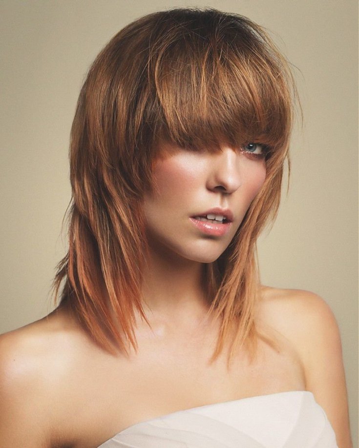 (+165 photos) Cascade de coupe de cheveux pour femmes avec une frange
