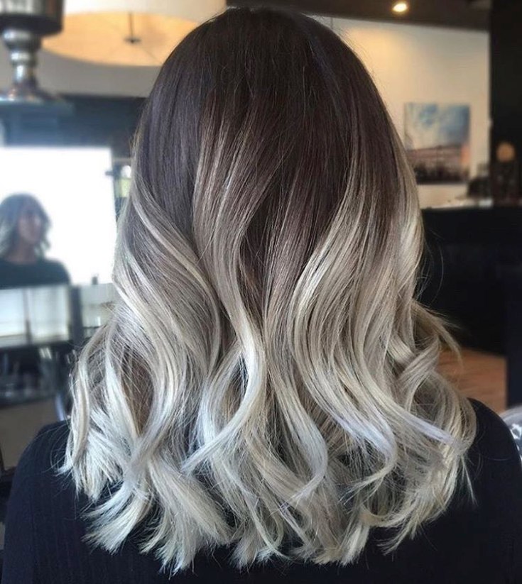 (+201 photos) Balayage sur cheveux châtain clair de longueur moyenne