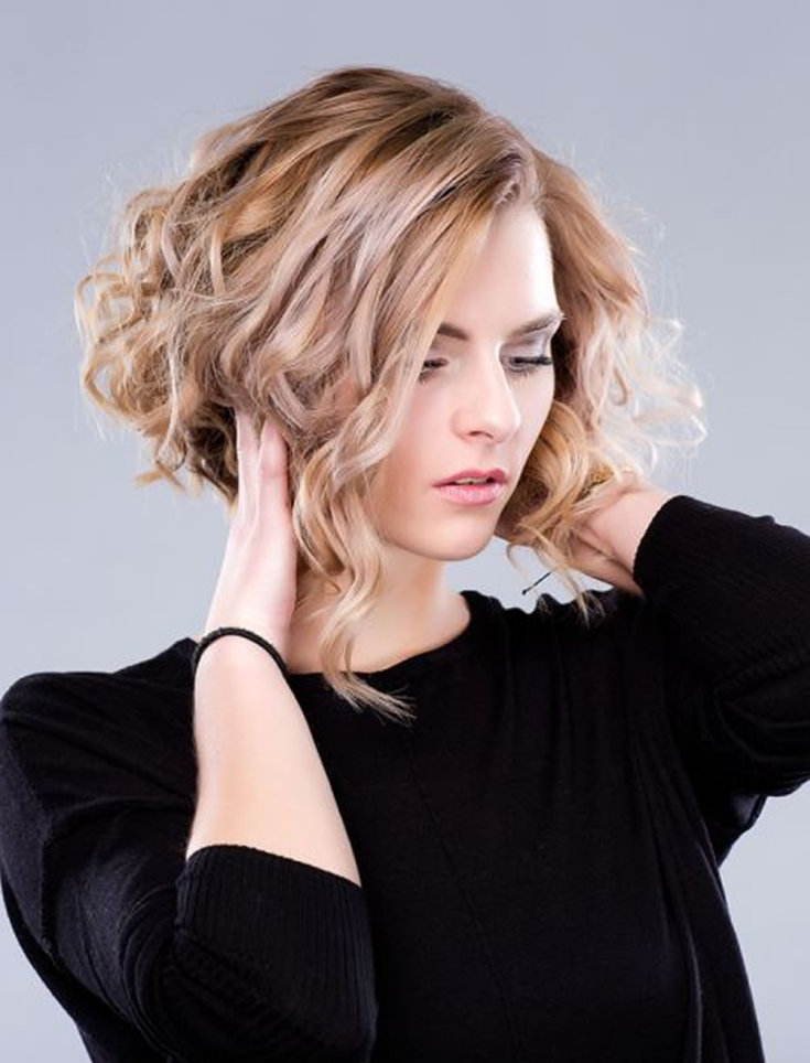 (+135 photos) Bob Kare sur cheveux bouclés