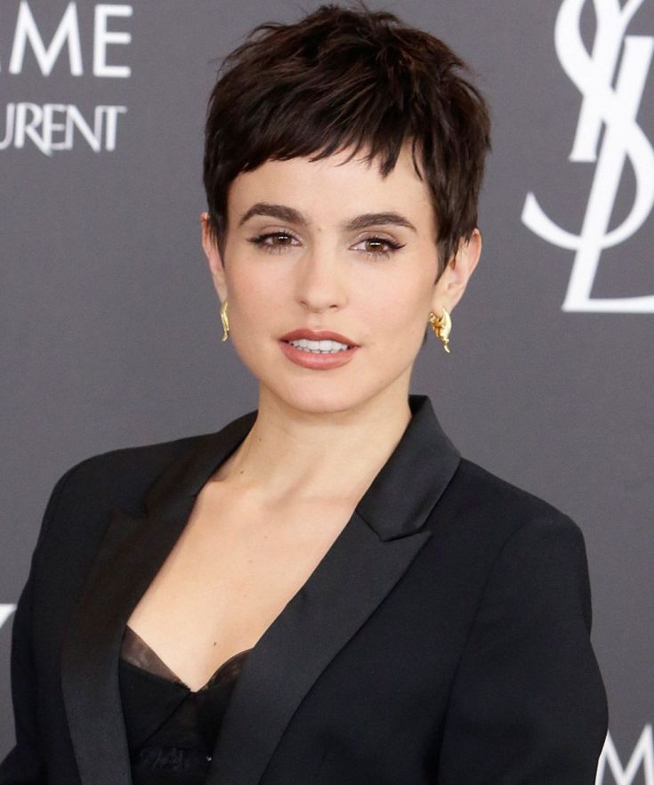 (+195 photos) Coupe de cheveux Pixie pour les brunes