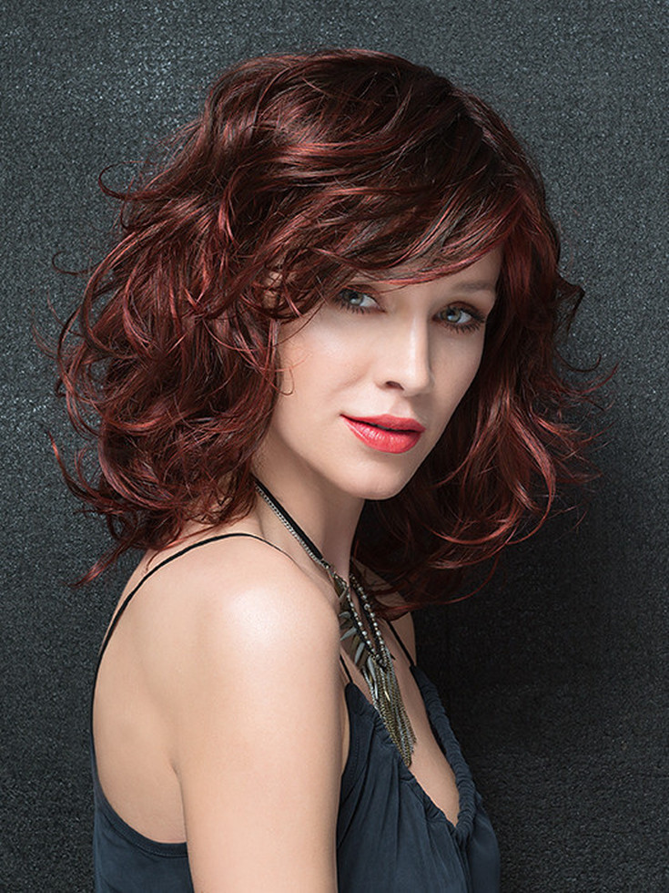 (+165 photos) Coupe de cheveux double cascade pour cheveux foncés de longueur moyenne
