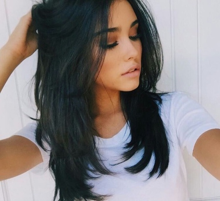 (+150 photo) Coupe de cheveux en cascade pour cheveux longs avec une frange