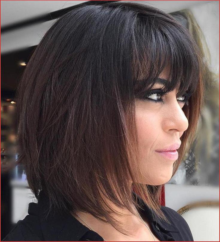 (+165 photos) Cascade de coupe de cheveux pour femmes avec une frange