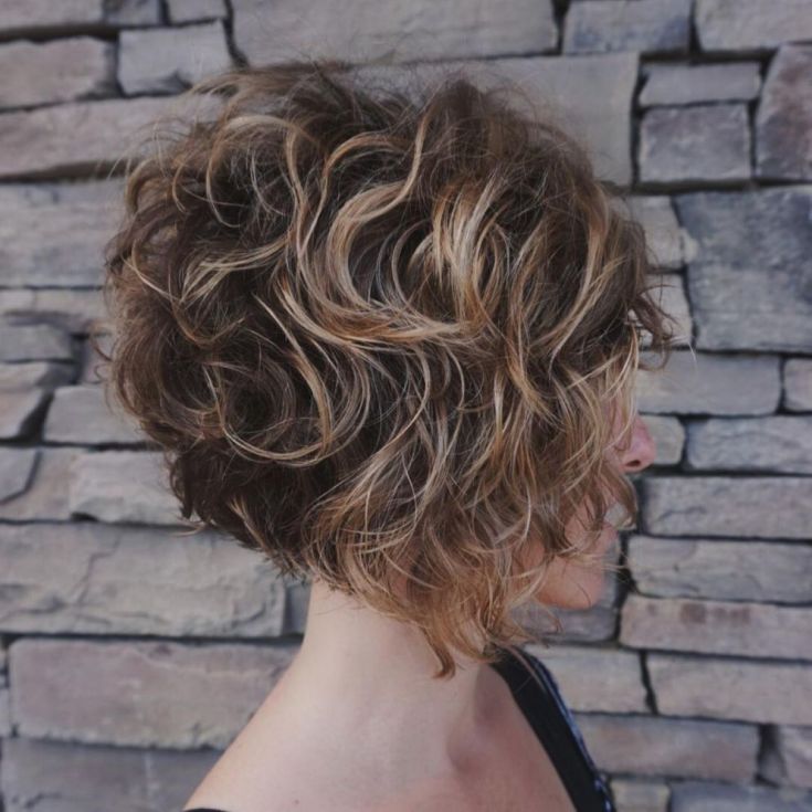 (+135 photos) Bob Kare sur cheveux bouclés