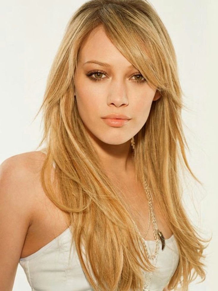 (+150 photo) Coupe de cheveux en cascade pour cheveux longs avec une frange