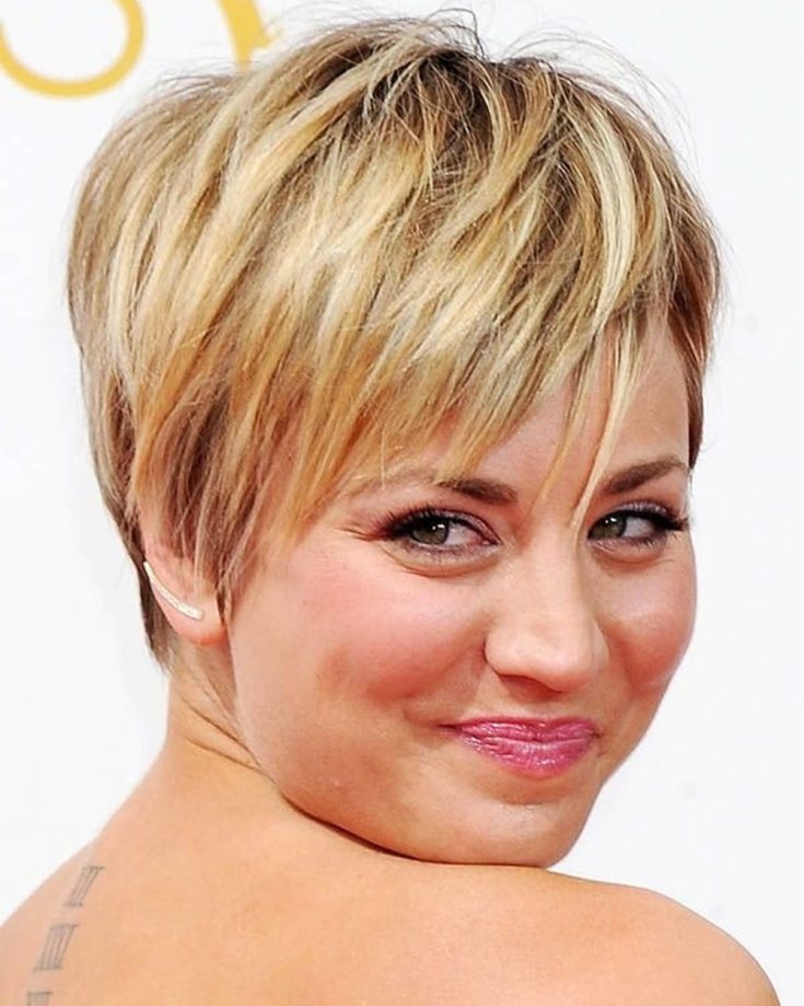 (+210 photos) Coupe de cheveux Pixie pour visage rond