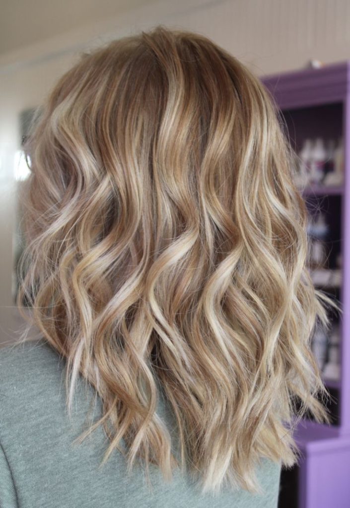 (+201 photos) Balayage sur cheveux châtain clair de longueur moyenne