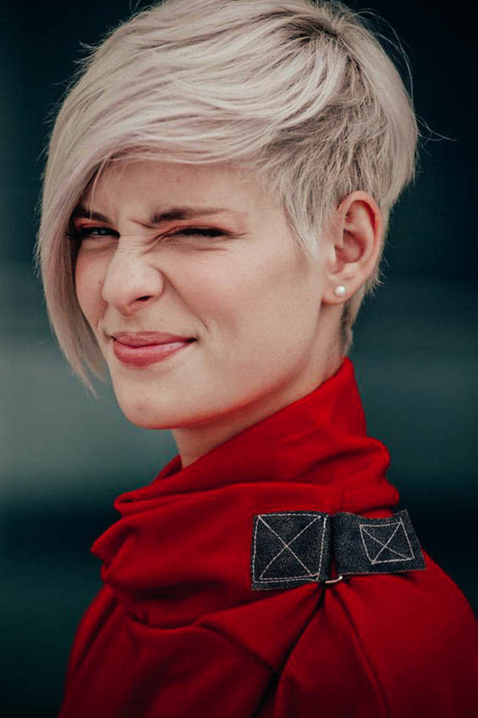 (+210 photos) Coupe de cheveux Pixie pour visage rond