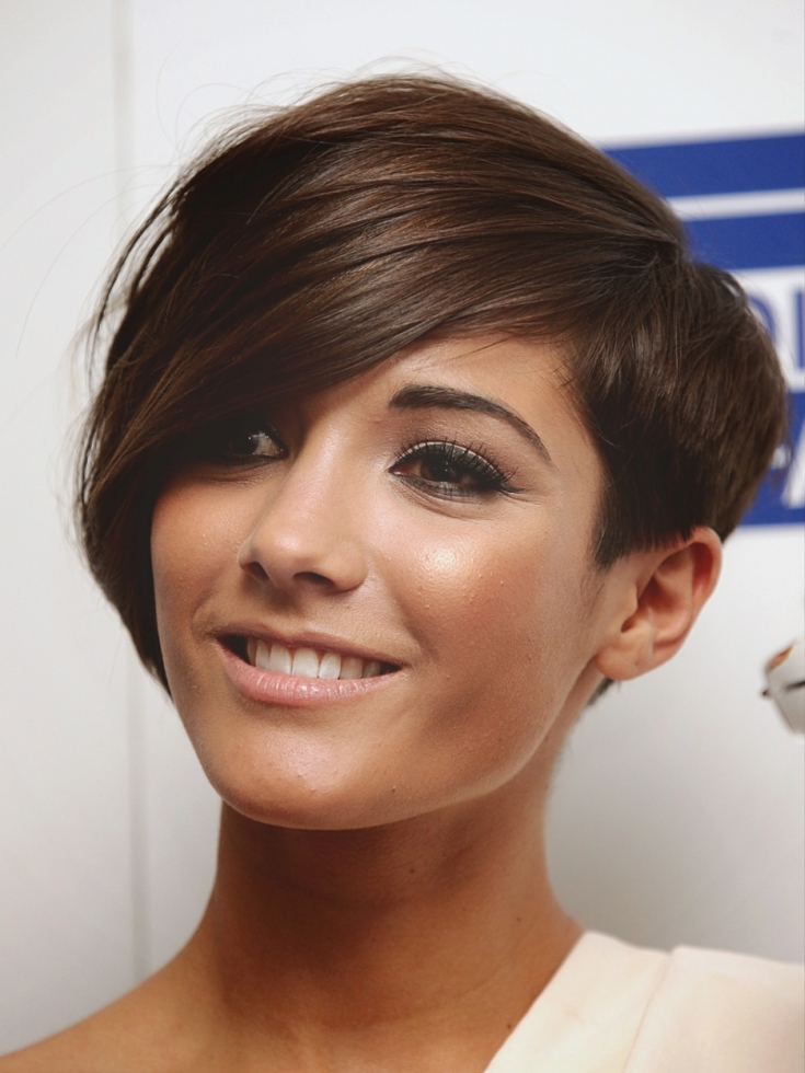 (+195 photos) Coupe de cheveux Pixie pour les brunes