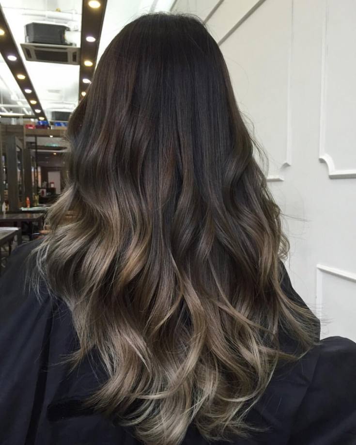 Shatush sur cheveux longs foncés