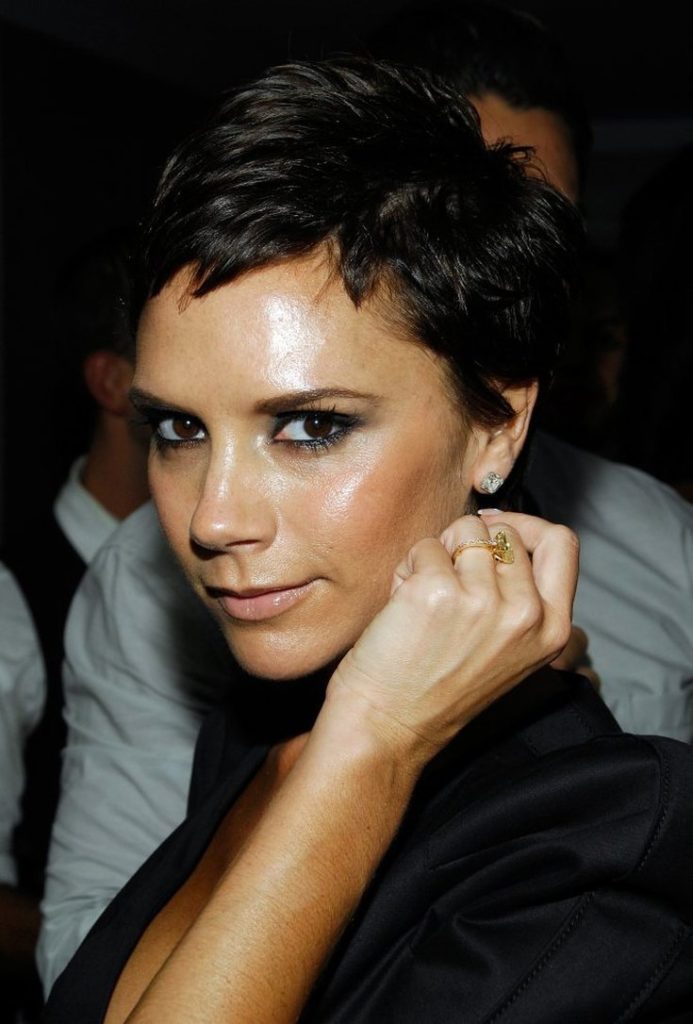 (+210 photos) Coupe de cheveux Pixie pour visage rond