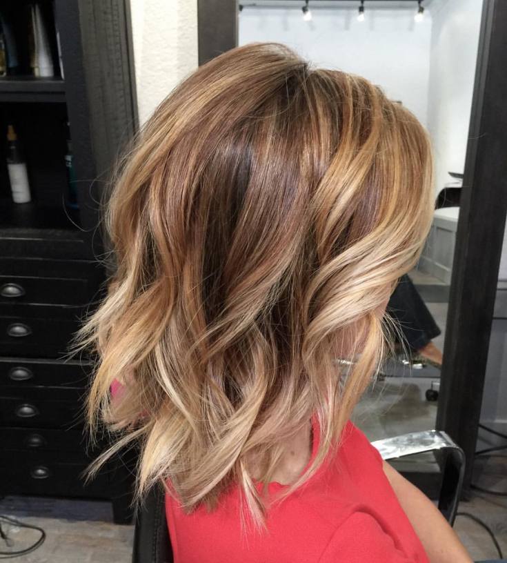 (+201 photos) Balayage sur cheveux châtain clair de longueur moyenne
