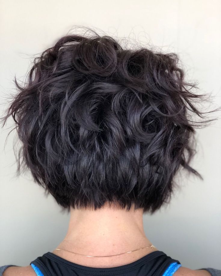 (+135 photos) Bob Kare sur cheveux bouclés