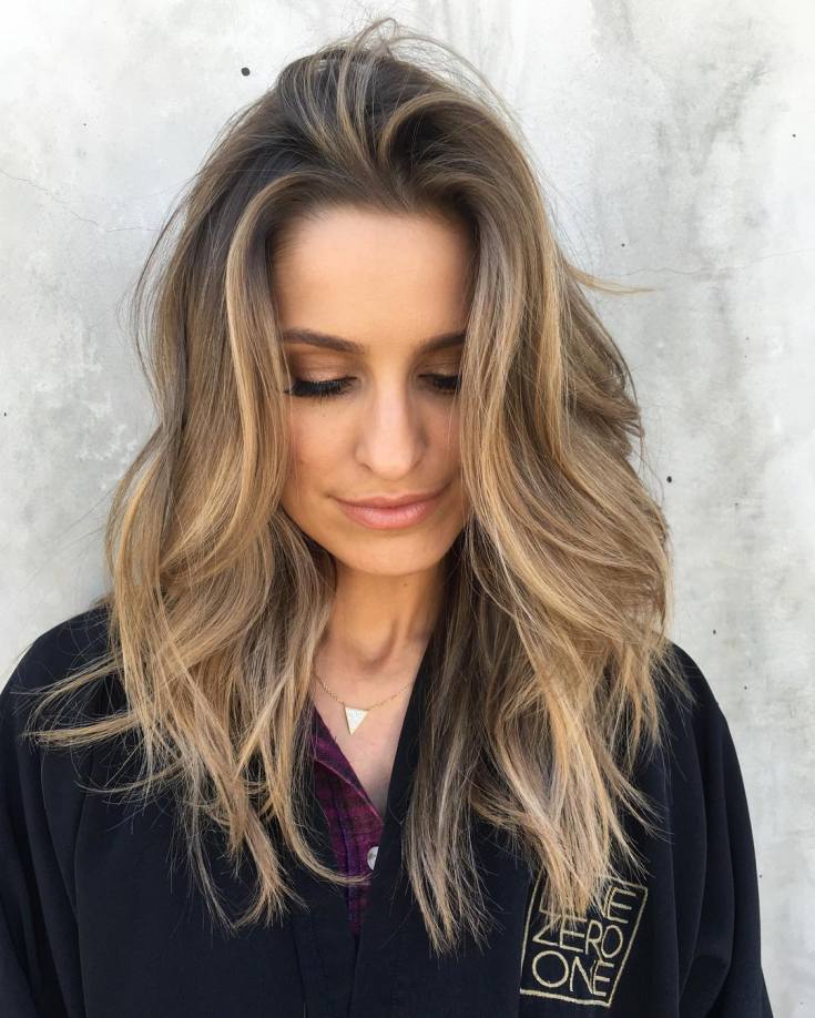 (+201 photos) Balayage sur cheveux châtain clair de longueur moyenne