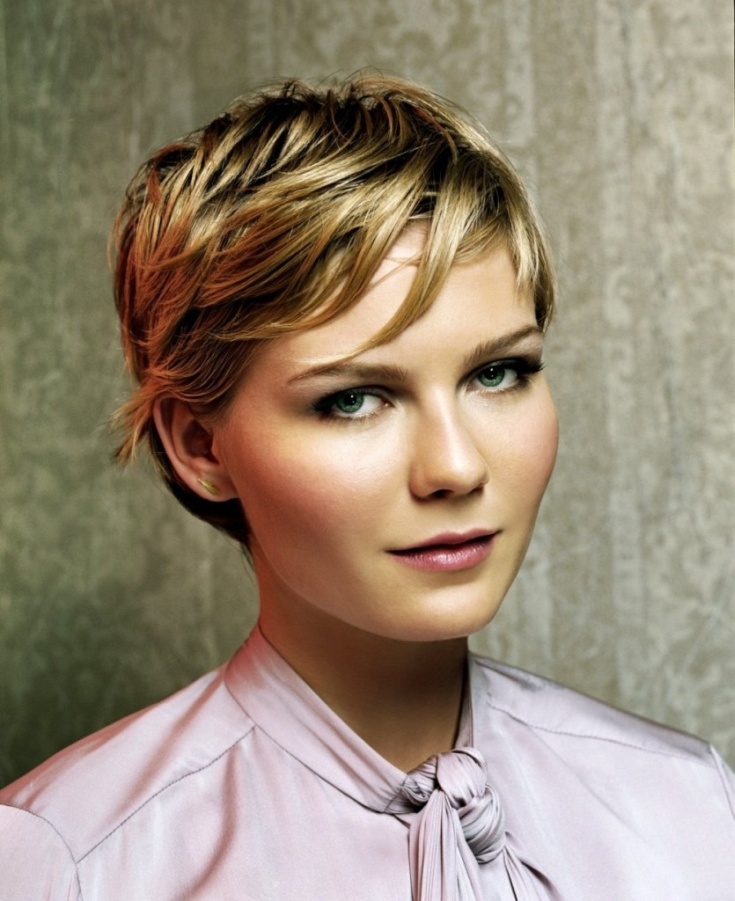 (+210 photos) Coupe de cheveux Pixie pour visage rond