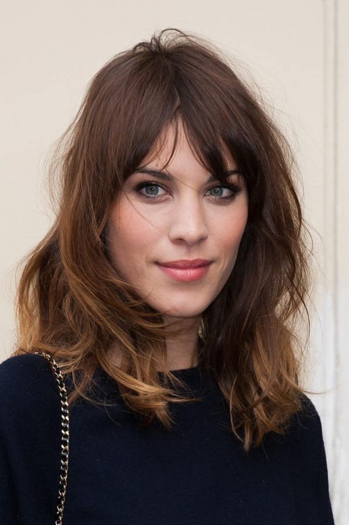 Shatush sur cheveux noirs avec une frange