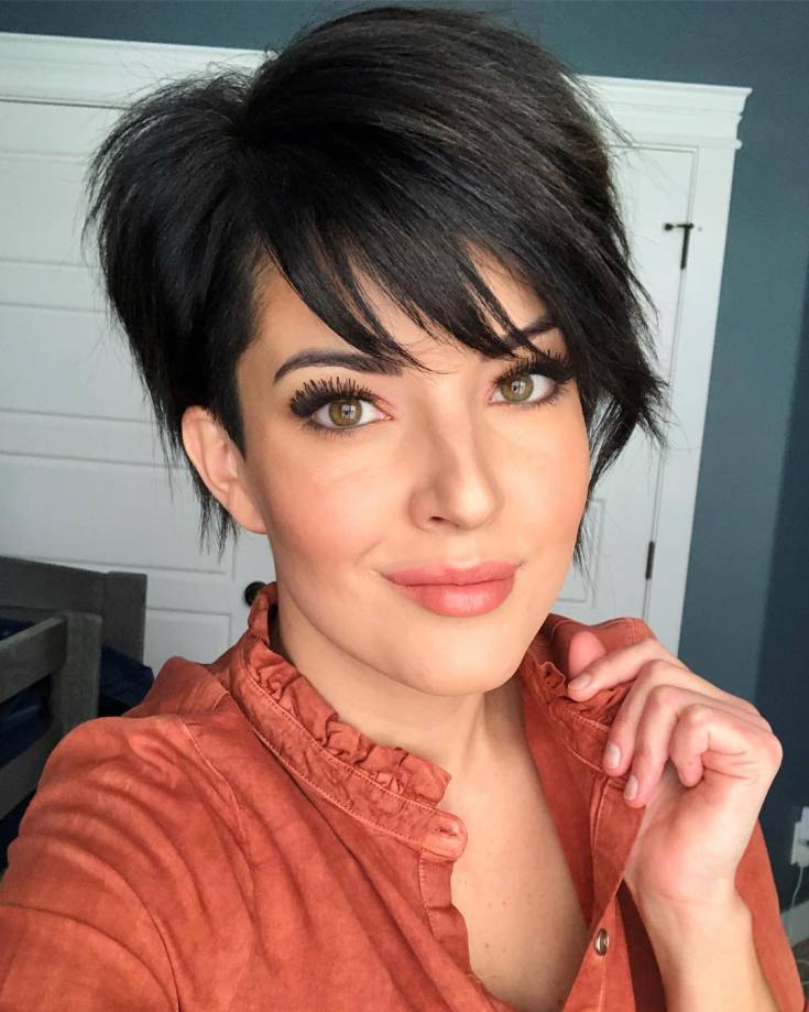 (+195 photos) Coupe de cheveux Pixie pour les brunes