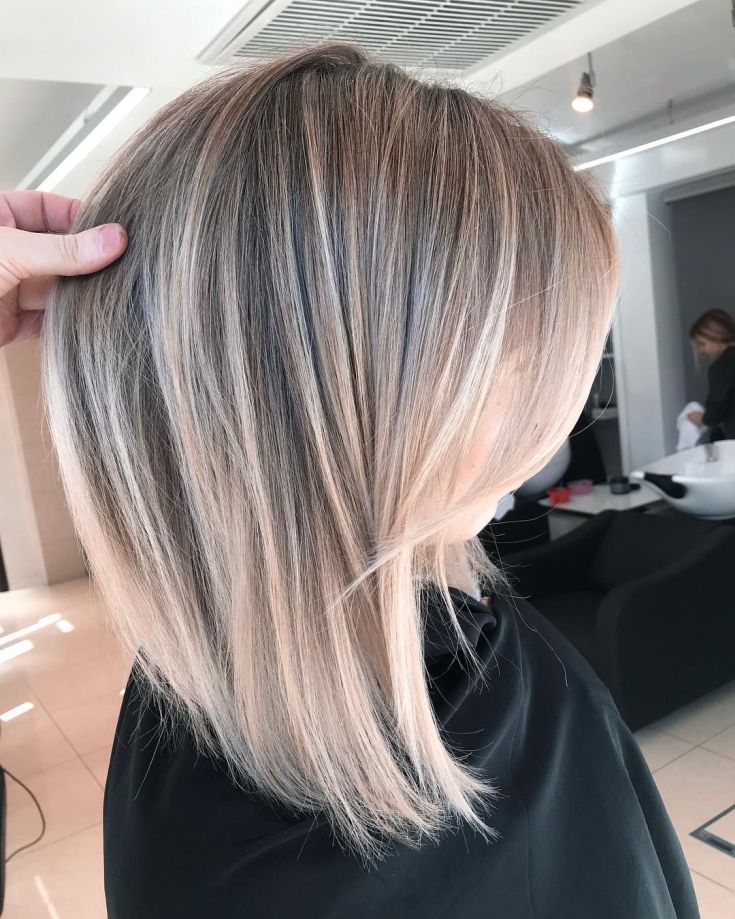 Shatush pour cheveux châtain clair de longueur moyenne