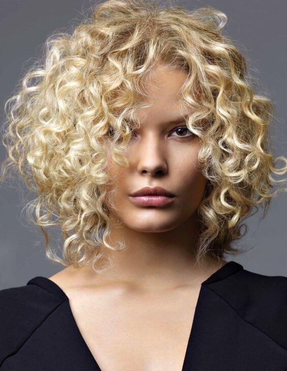 coiffures de mariée avec frange pour cheveux longs