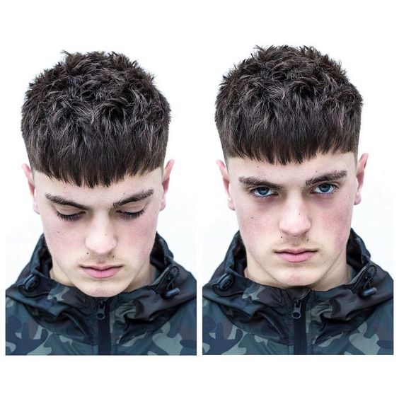 La coupe de cheveux de César est variée
