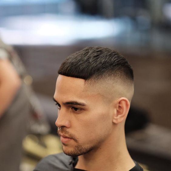 Coupe de cheveux moderne César