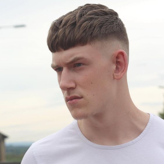 Coupe de cheveux moderne César et ses caractéristiques