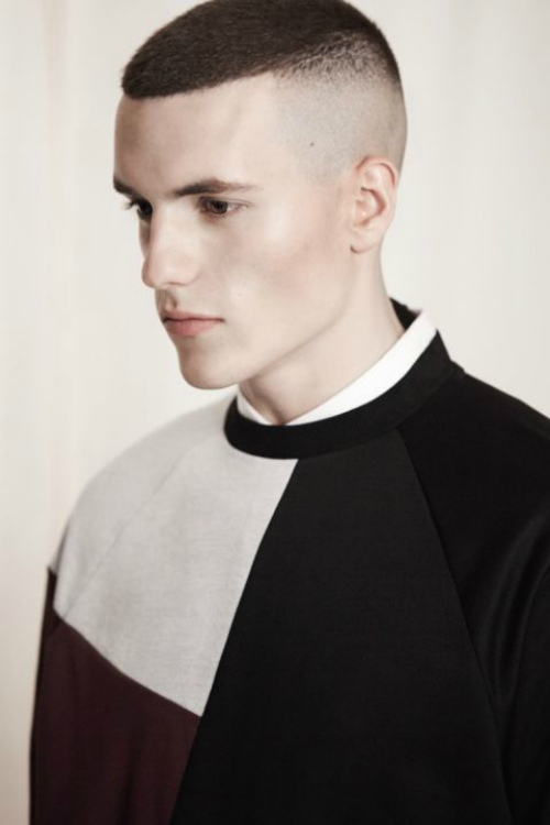 Coupe de cheveux César avec transition visible