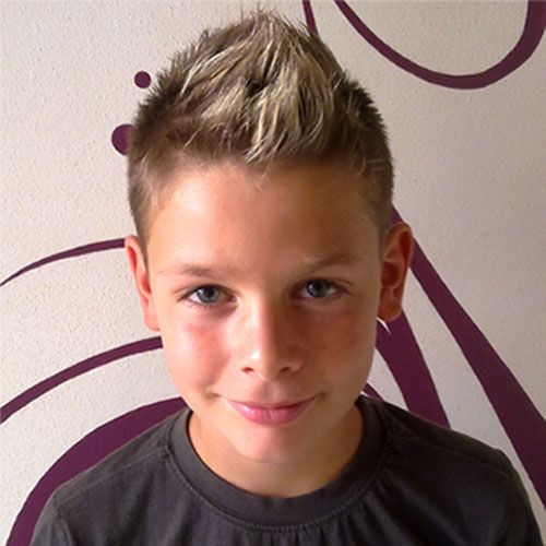 Coupe de cheveux mohawk pour garçons