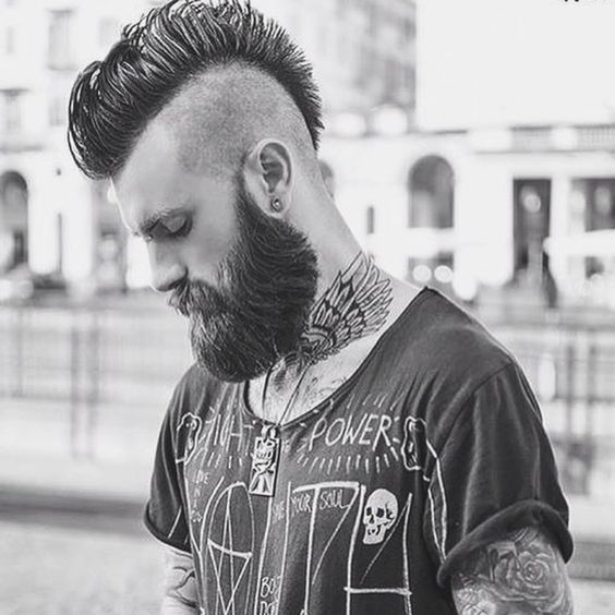 Mohawk avec une longue frange