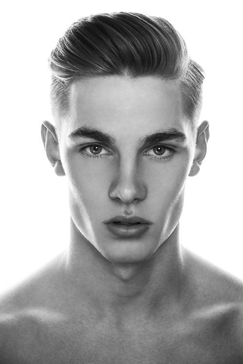 Coiffures pour hommes pour un visage triangulaire