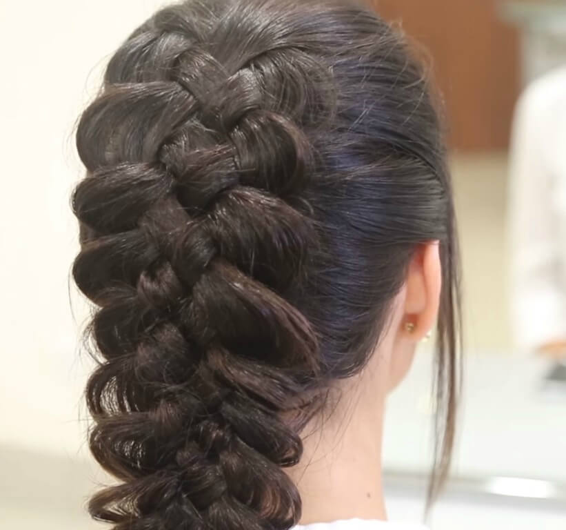 On fait la tresse ajourée