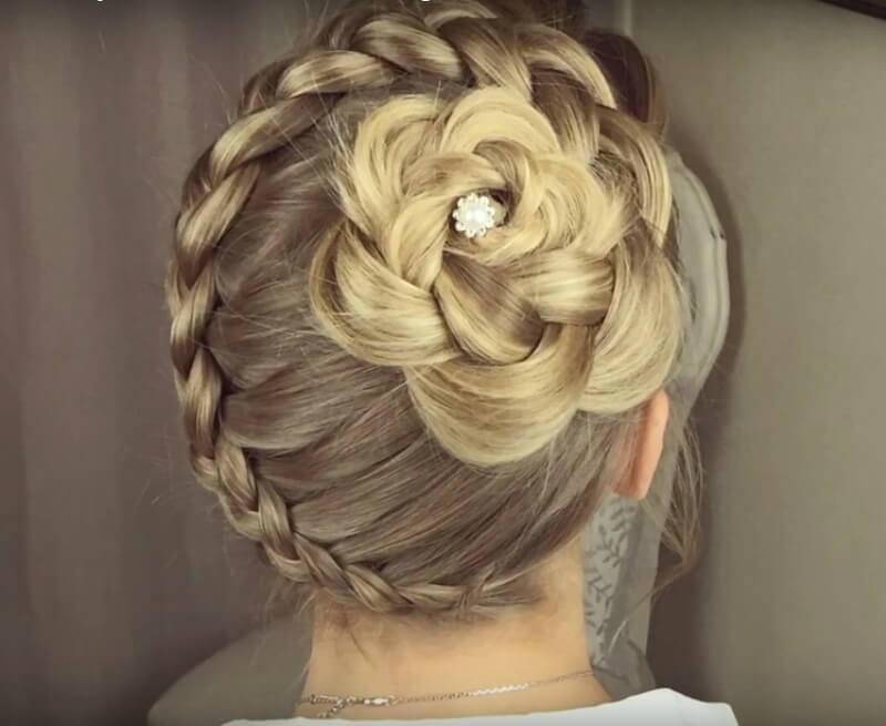 Tresses en dentelle pour cheveux longs