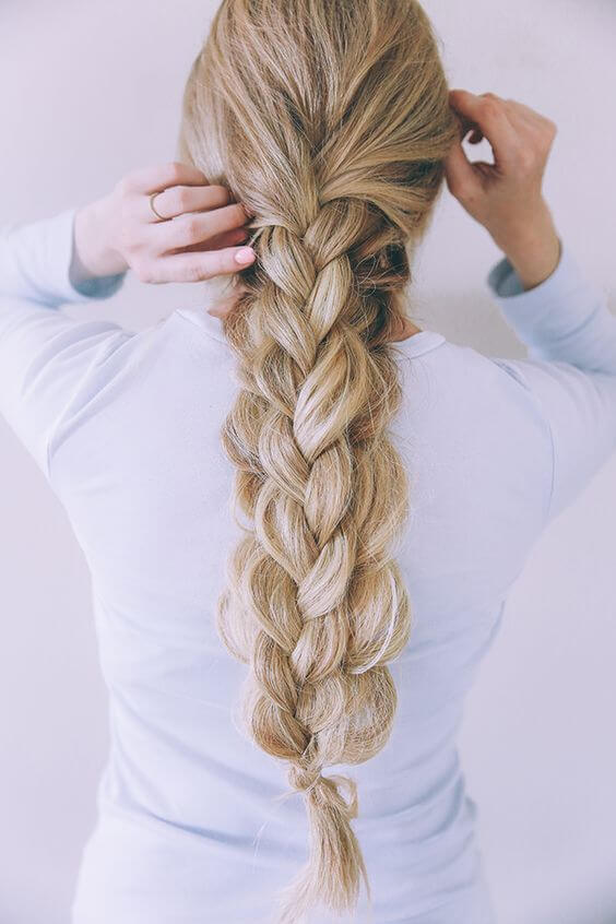 Tresse luxuriante à quatre brins pour cheveux longs
