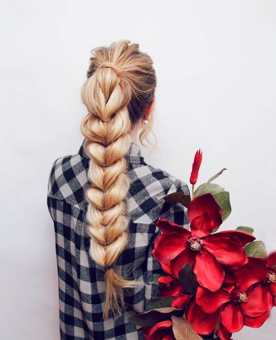 Des tresses élastiques luxuriantes