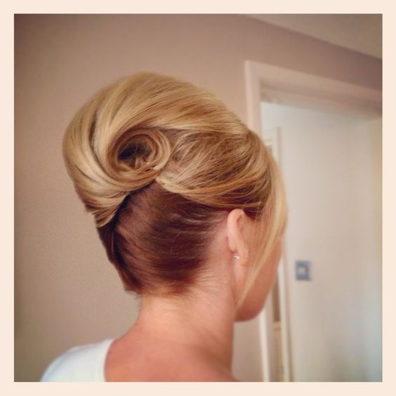 Coiffure coquillage avec polaire et boucles