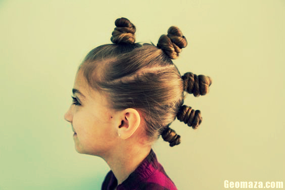 Coiffures en corne pour les filles