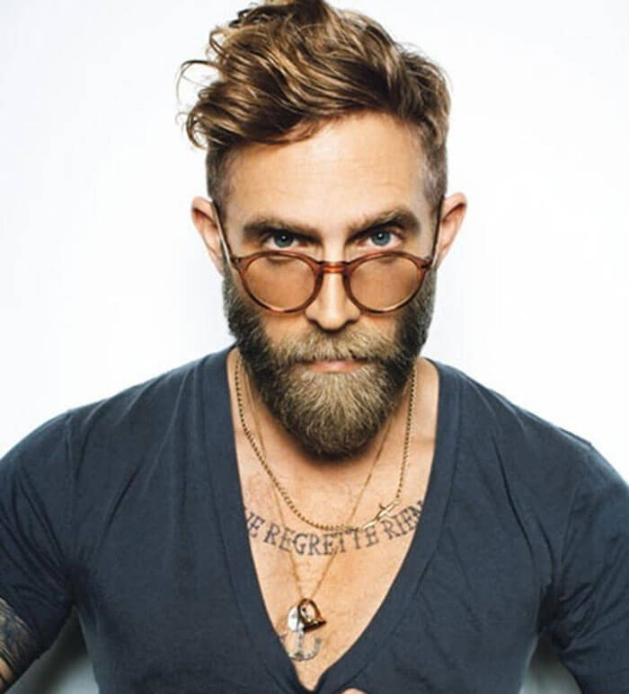 Coiffures de visage de coeur pour les hommes