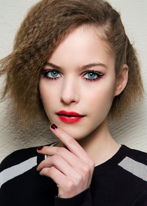 Coiffures ondulées pour cheveux courts