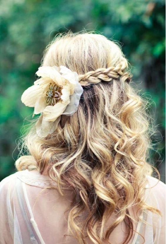 Coiffure grecque pour cheveux longs