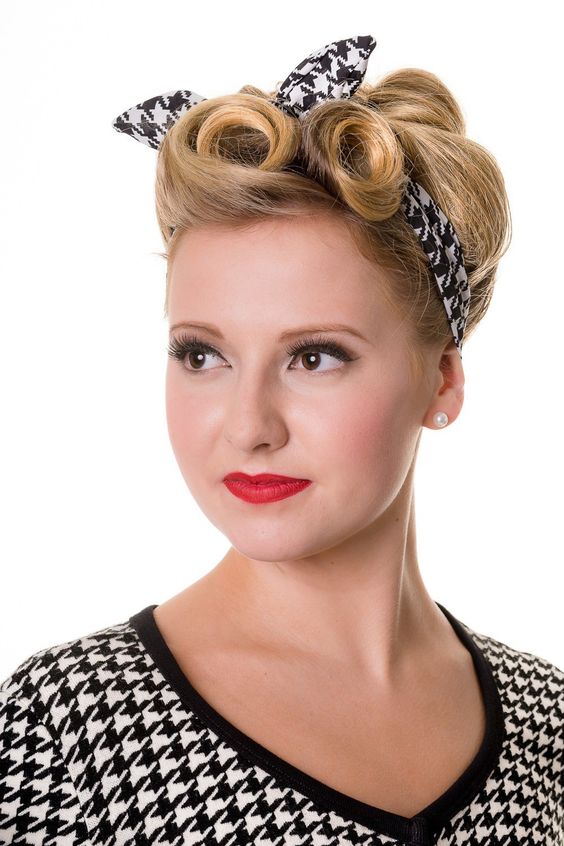 Coiffures pin-up pour cheveux mi-longs