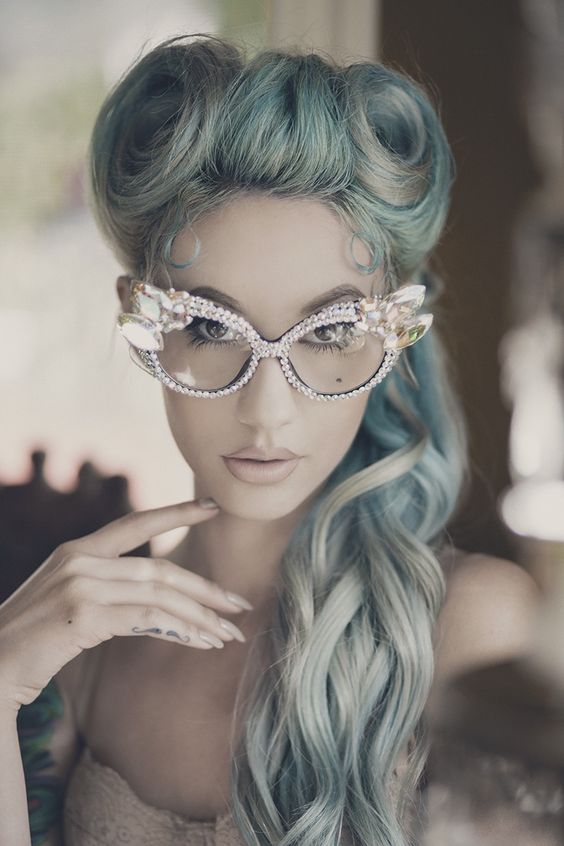 Coiffures pin-up pour cheveux longs