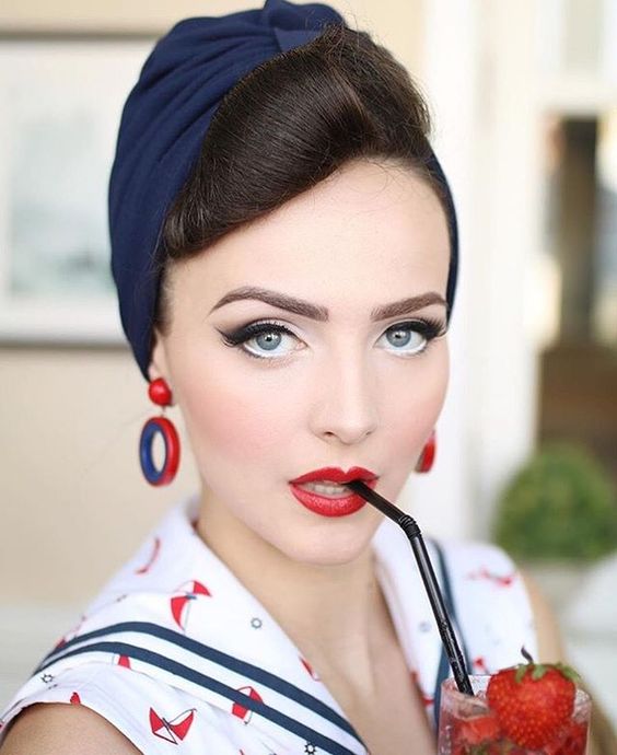 Coiffures pin-up pour cheveux longs