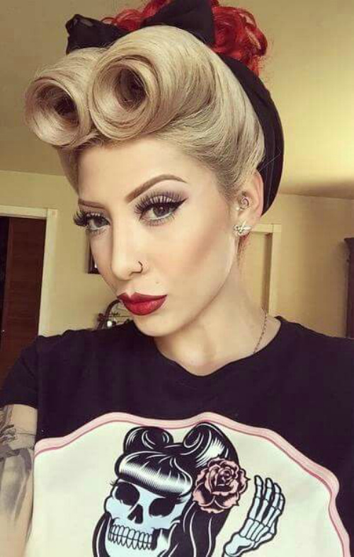 Coiffures pin-up pour cheveux longs