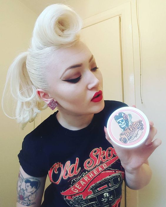 Coiffures pin-up pour cheveux mi-longs