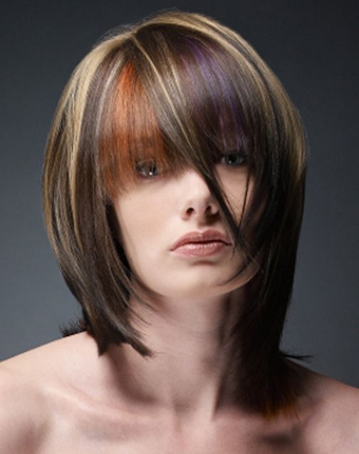 Débuts de la coupe de cheveux des femmes pour le visage rond