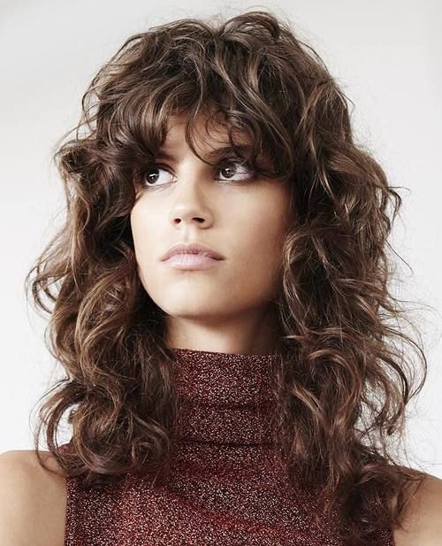 Débuts de coupe de cheveux pour femmes pour cheveux mi-longs
