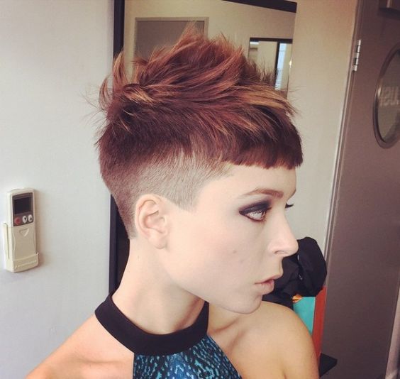 Hérisson coupe de cheveux femme avec frange