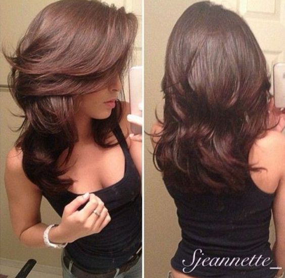Rhapsodie de coupe de cheveux pour cheveux mi-longs