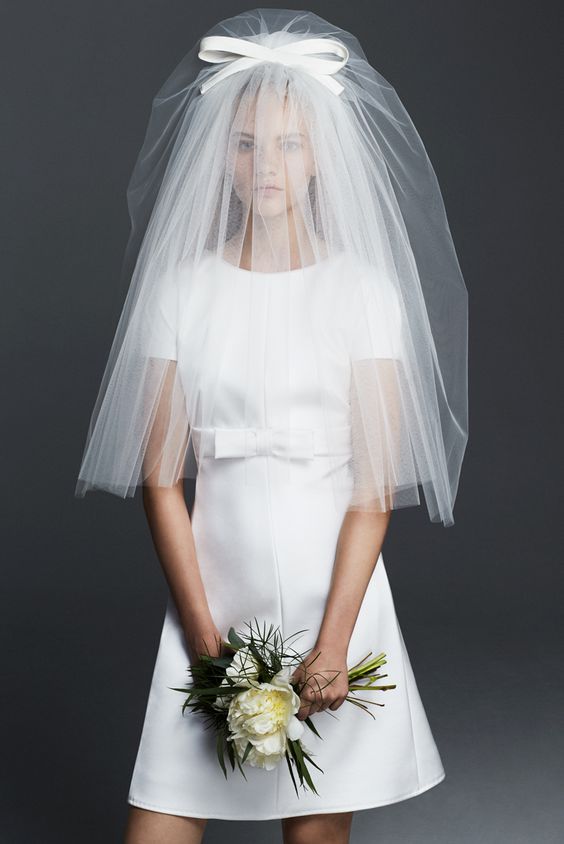 Coiffures de mariage pour cheveux mi-longs avec un voile
