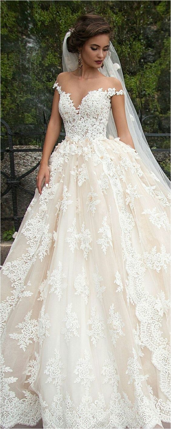 Coiffures de mariage pour cheveux mi-longs avec un voile